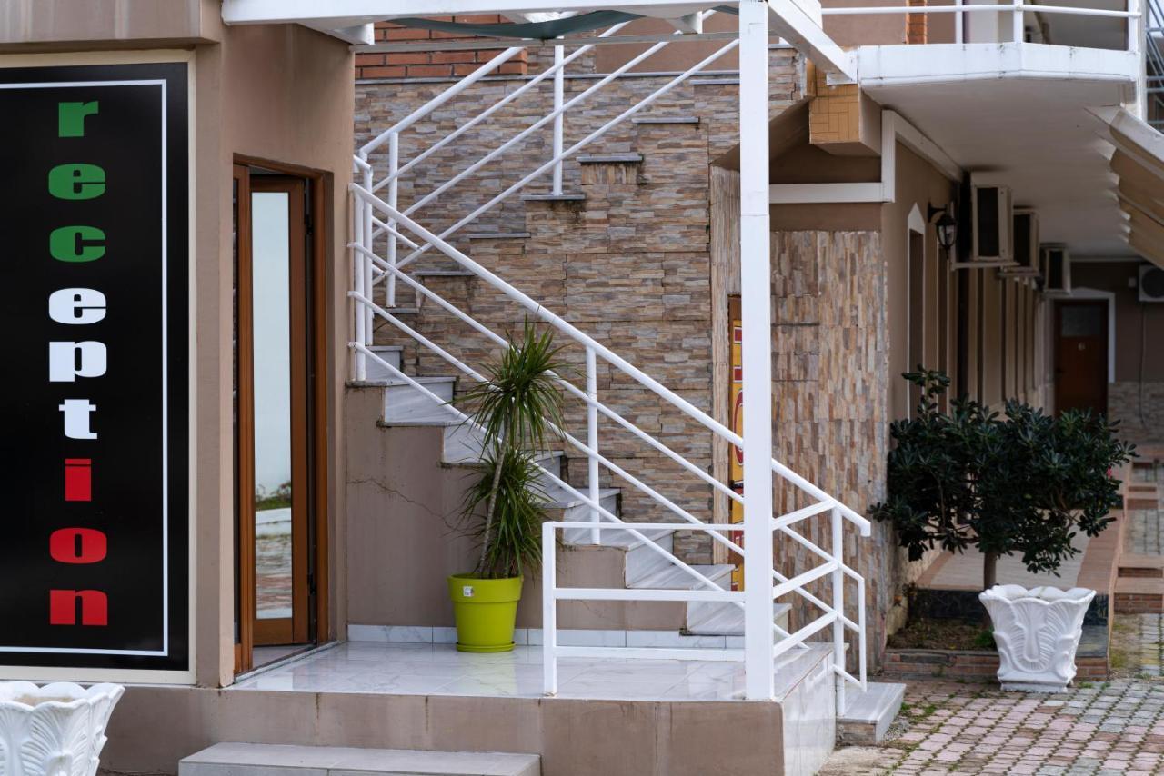 Dolce Italia Residence Radhime Bagian luar foto